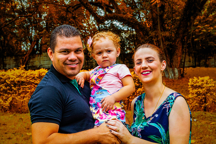 criança com os pais