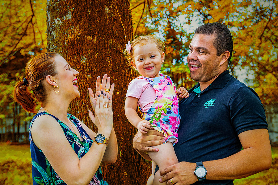 criança com os pais