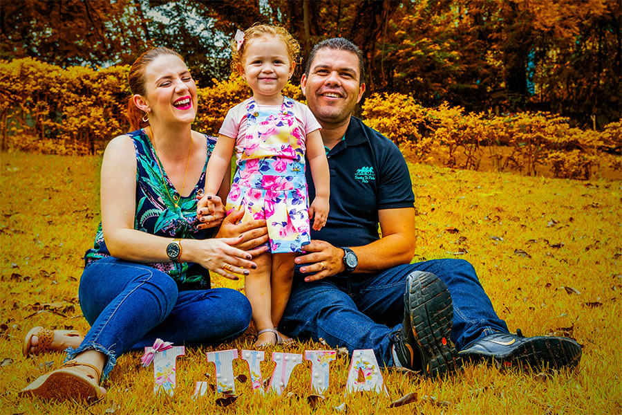 criança com os pais