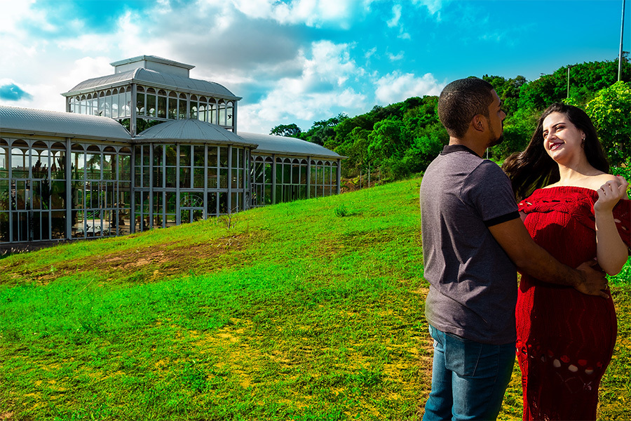 Casal se olhando jardim botânico