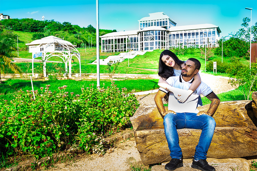 Abraço de casal no jardim botânico