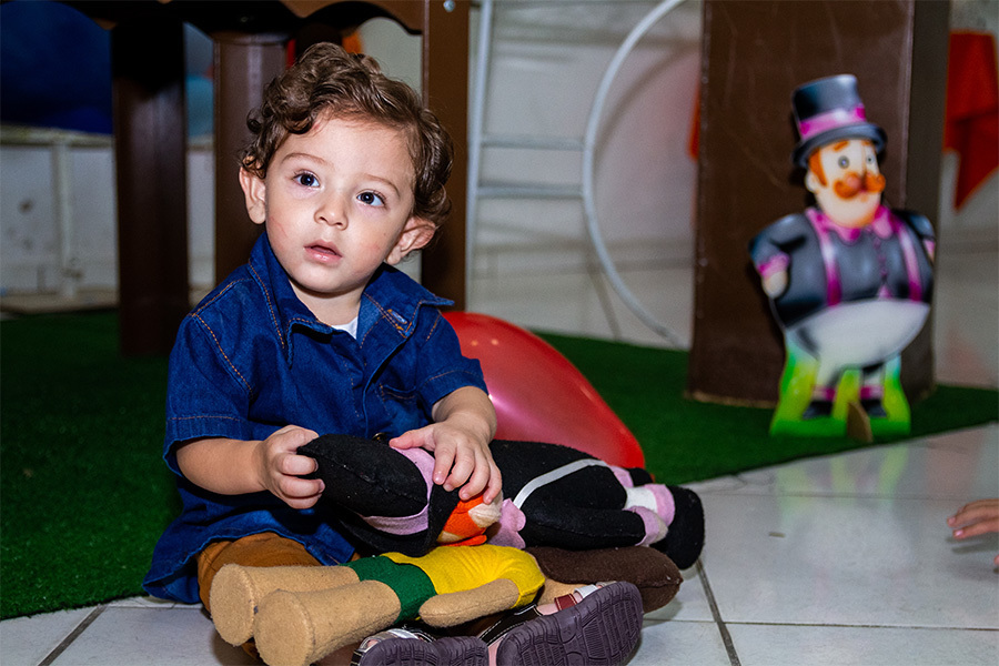 Aniversariante brincando
