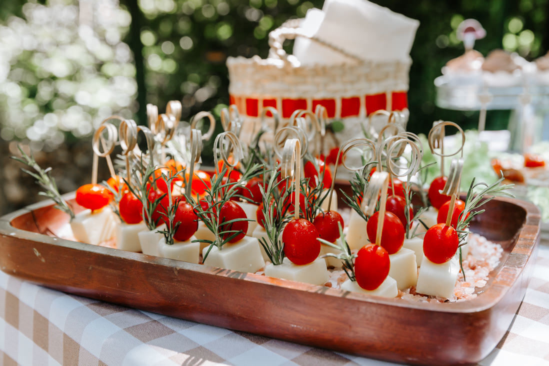 comidinhas para piquenique tomate cereja com queijo