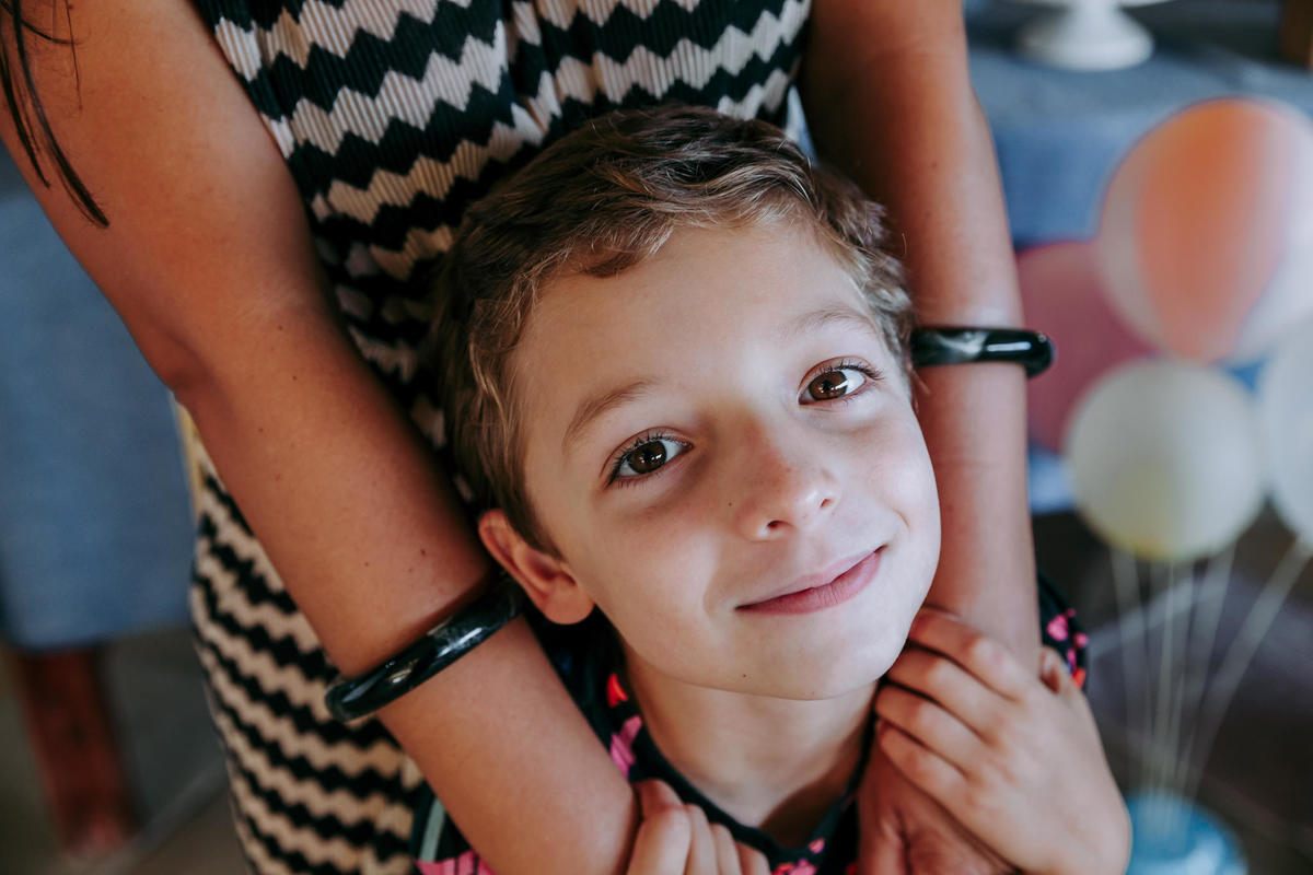 Fotografia de menino sorrindo