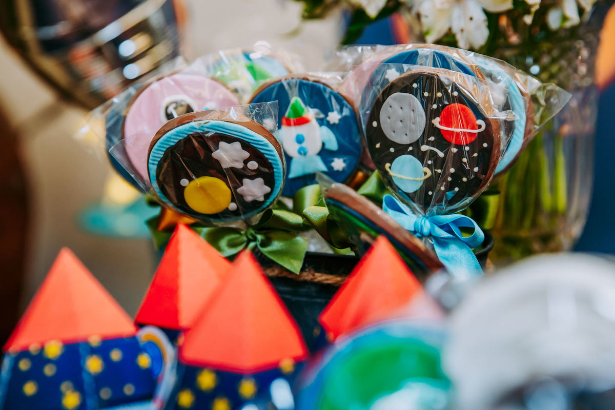 Decoração de pirulitos com tema astronauta