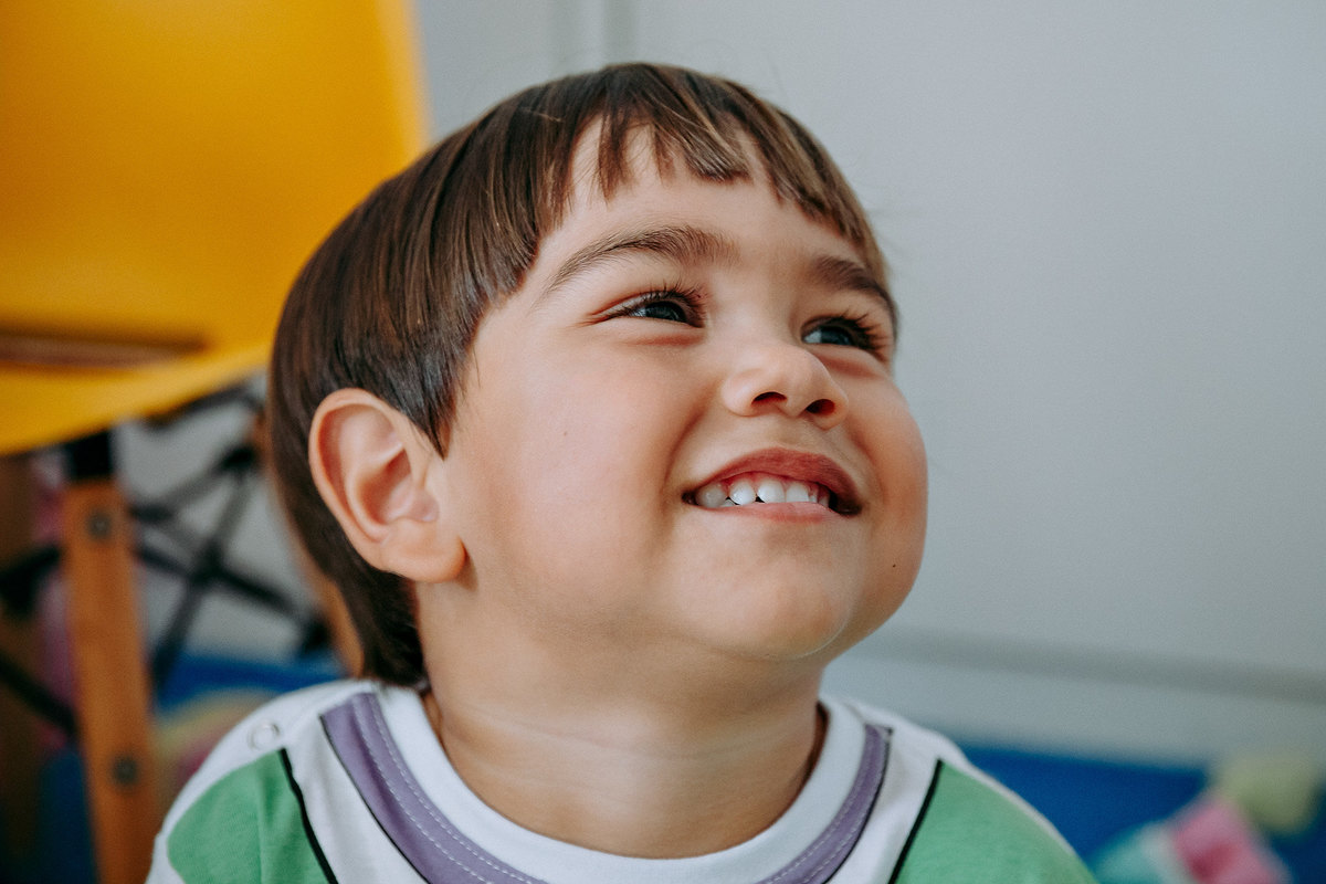 criança sorrindo