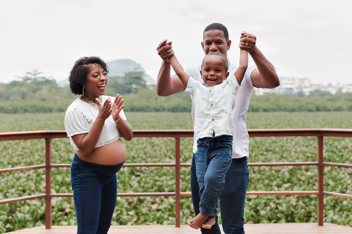 mae aplaude brincadeira de pai e filho