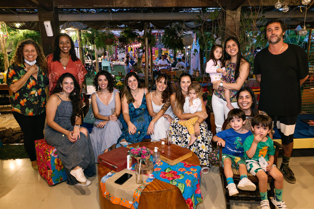 mae de escola  posam para foto em festa infantil na casa de festas o quintal no recreio dos bandeirantes