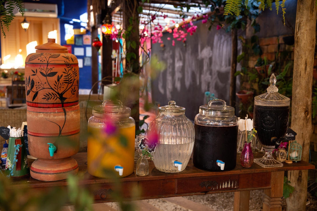 refratarios para sucos e filtro na casa de festas O quintal no Recreio dos Bandeirantes