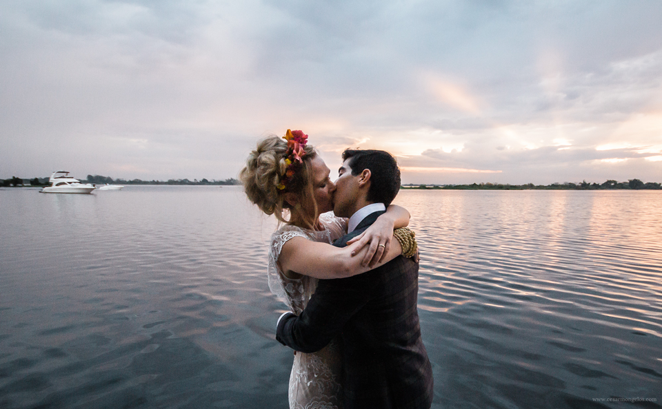 beso al atardecer - novios al atardecer paraguay