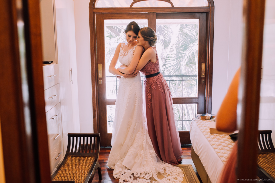 NOVIA Y LA DAMA DE HONOR