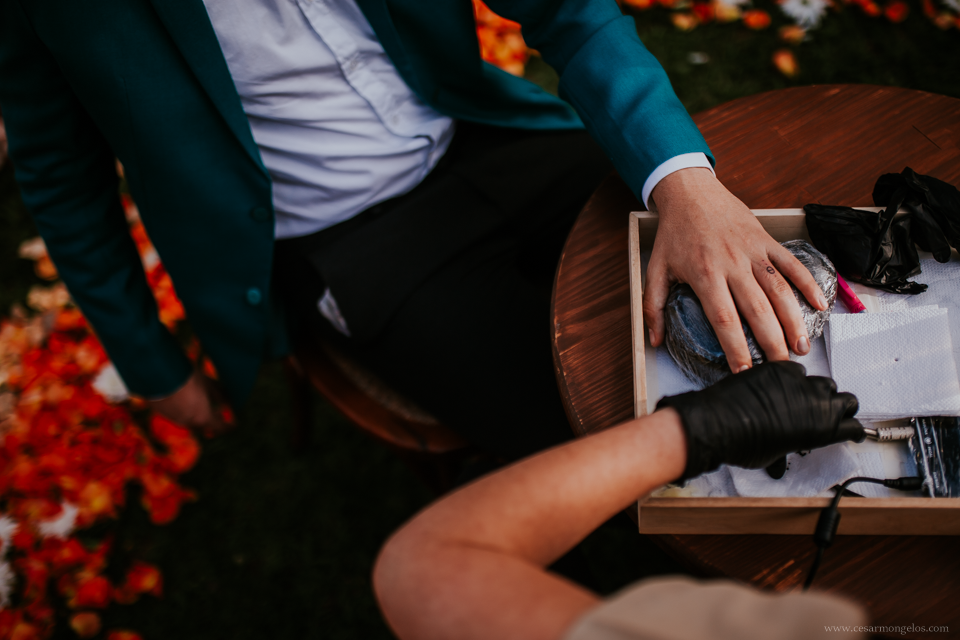 tatuagem no casamento dos noivos