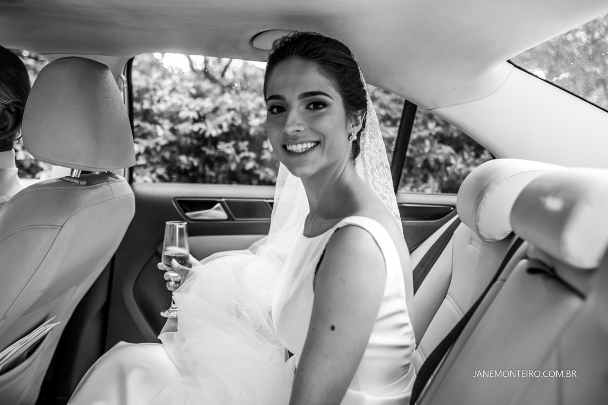 noiva no carro