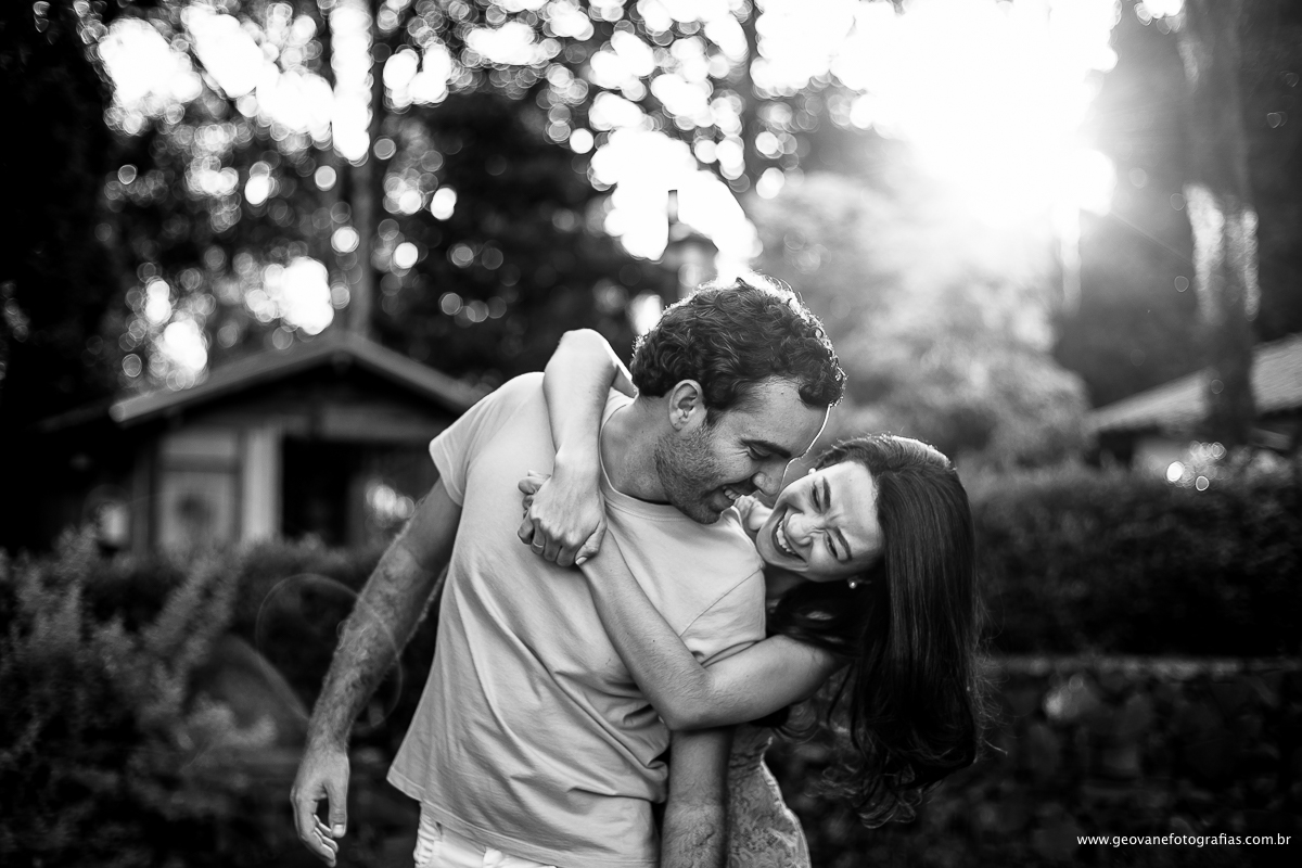 E-session de Amanda e Daniel fotografado na cidade de Franca-SP ao pôr do sol.