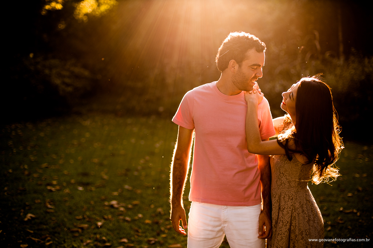 E-session de Amanda e Daniel fotografado na cidade de Franca-SP ao pôr do sol.