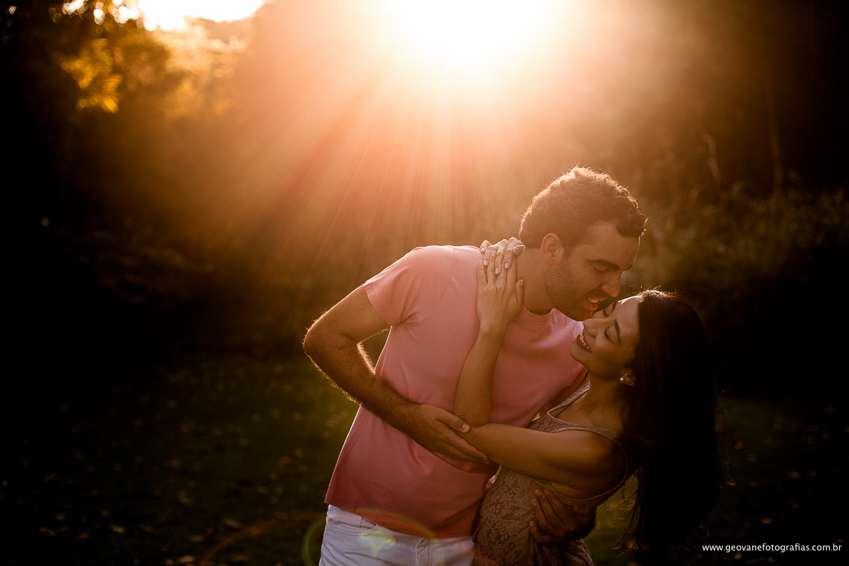 E-session de Amanda e Daniel fotografado na cidade de Franca-SP ao pôr do sol.