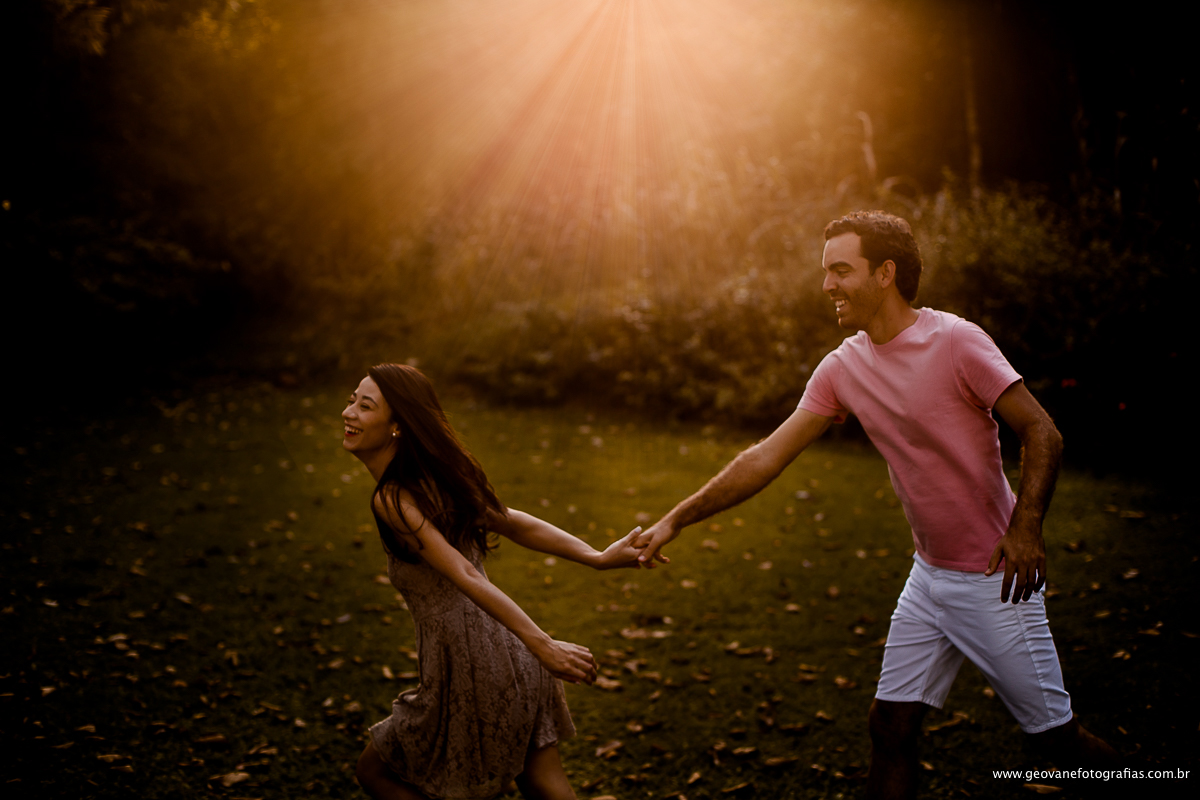 E-session de Amanda e Daniel fotografado na cidade de Franca-SP ao pôr do sol.
