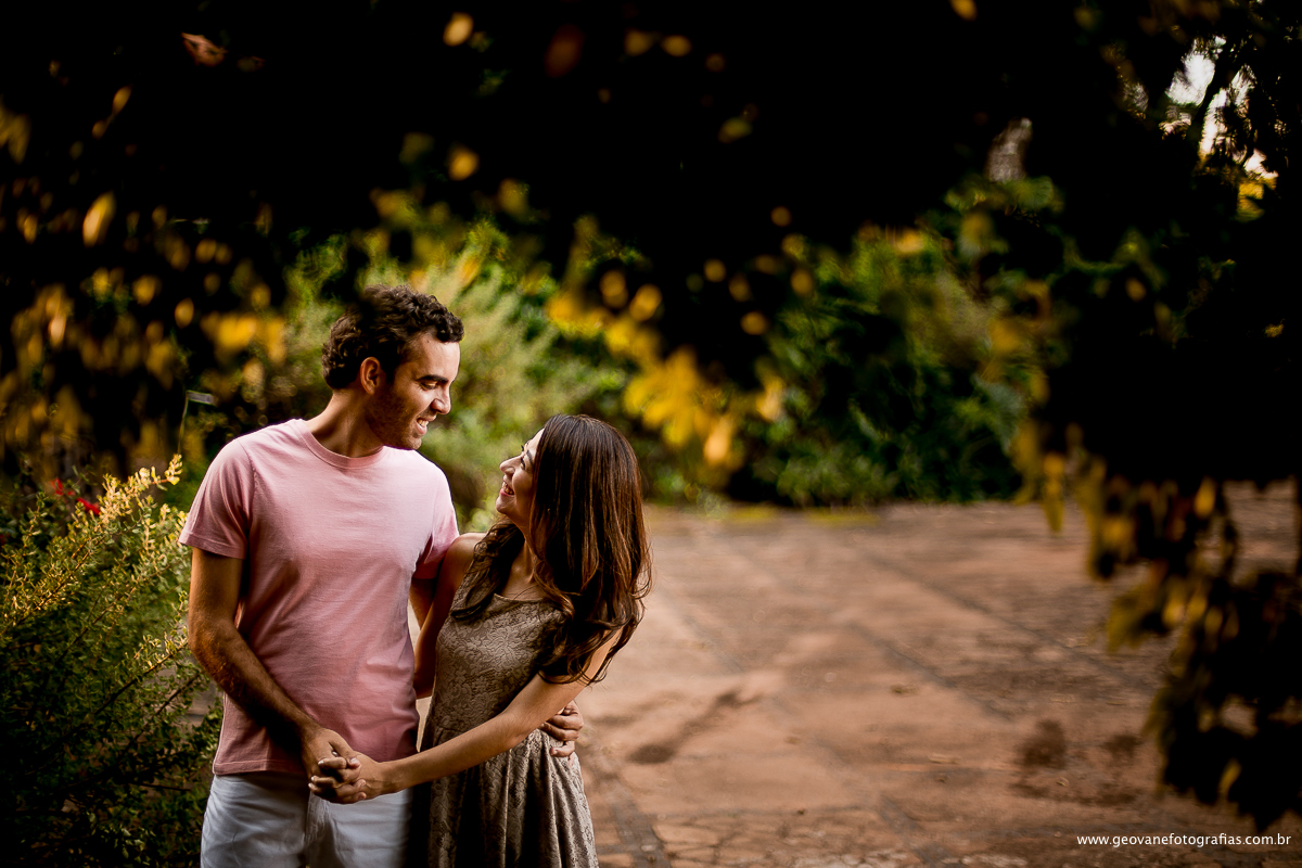 E-session de Amanda e Daniel fotografado na cidade de Franca-SP ao pôr do sol.