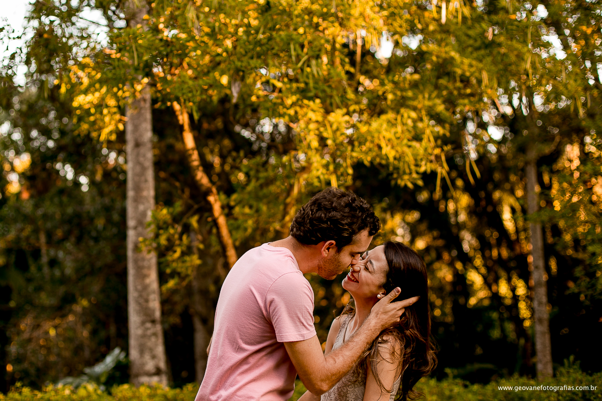 E-session de Amanda e Daniel fotografado na cidade de Franca-SP ao pôr do sol.