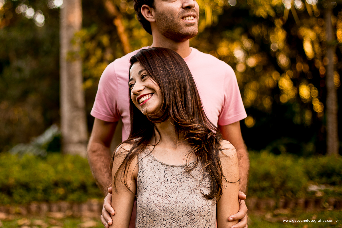 E-session de Amanda e Daniel fotografado na cidade de Franca-SP ao pôr do sol.