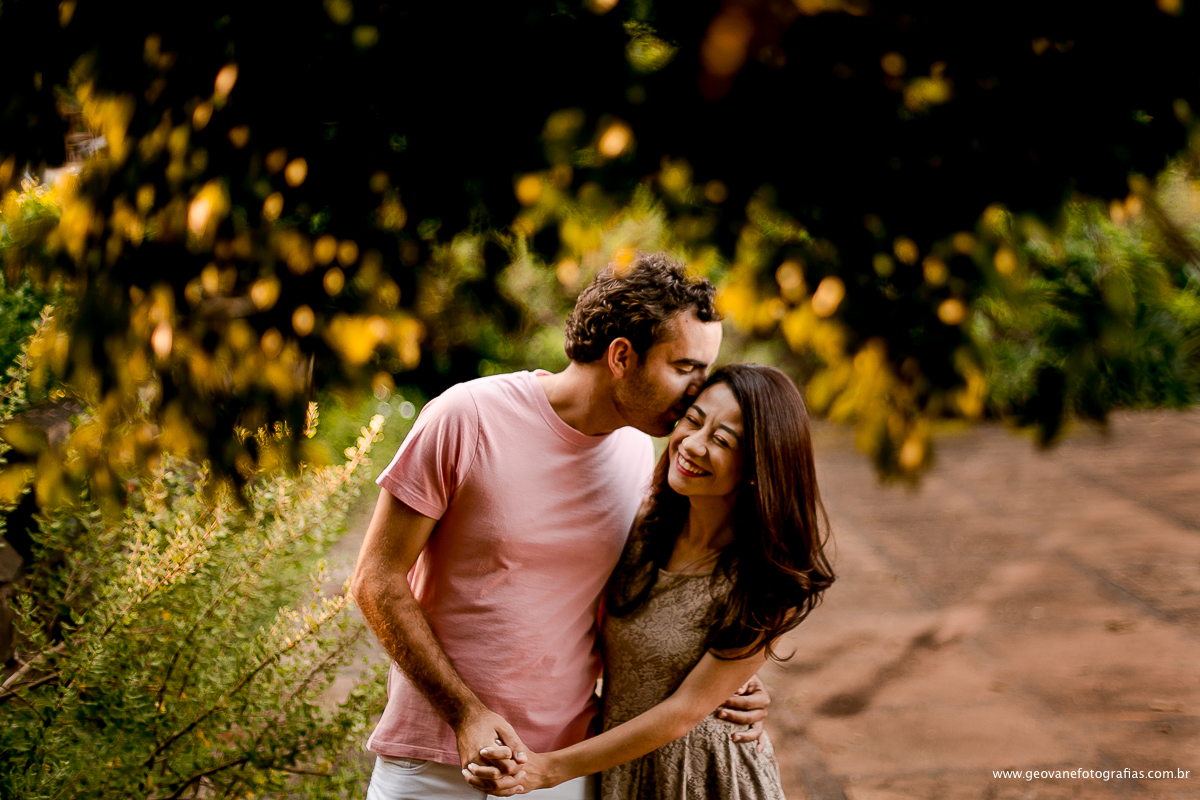 E-session de Amanda e Daniel fotografado na cidade de Franca-SP ao pôr do sol.