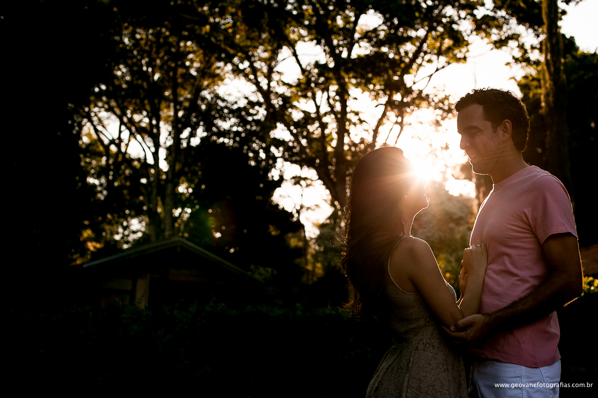 E-session de Amanda e Daniel fotografado na cidade de Franca-SP ao pôr do sol.