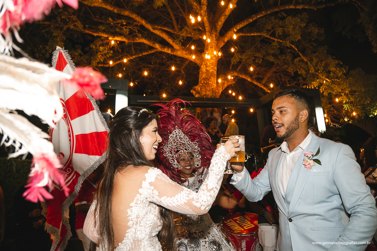 noivos dançando, escola de samba
