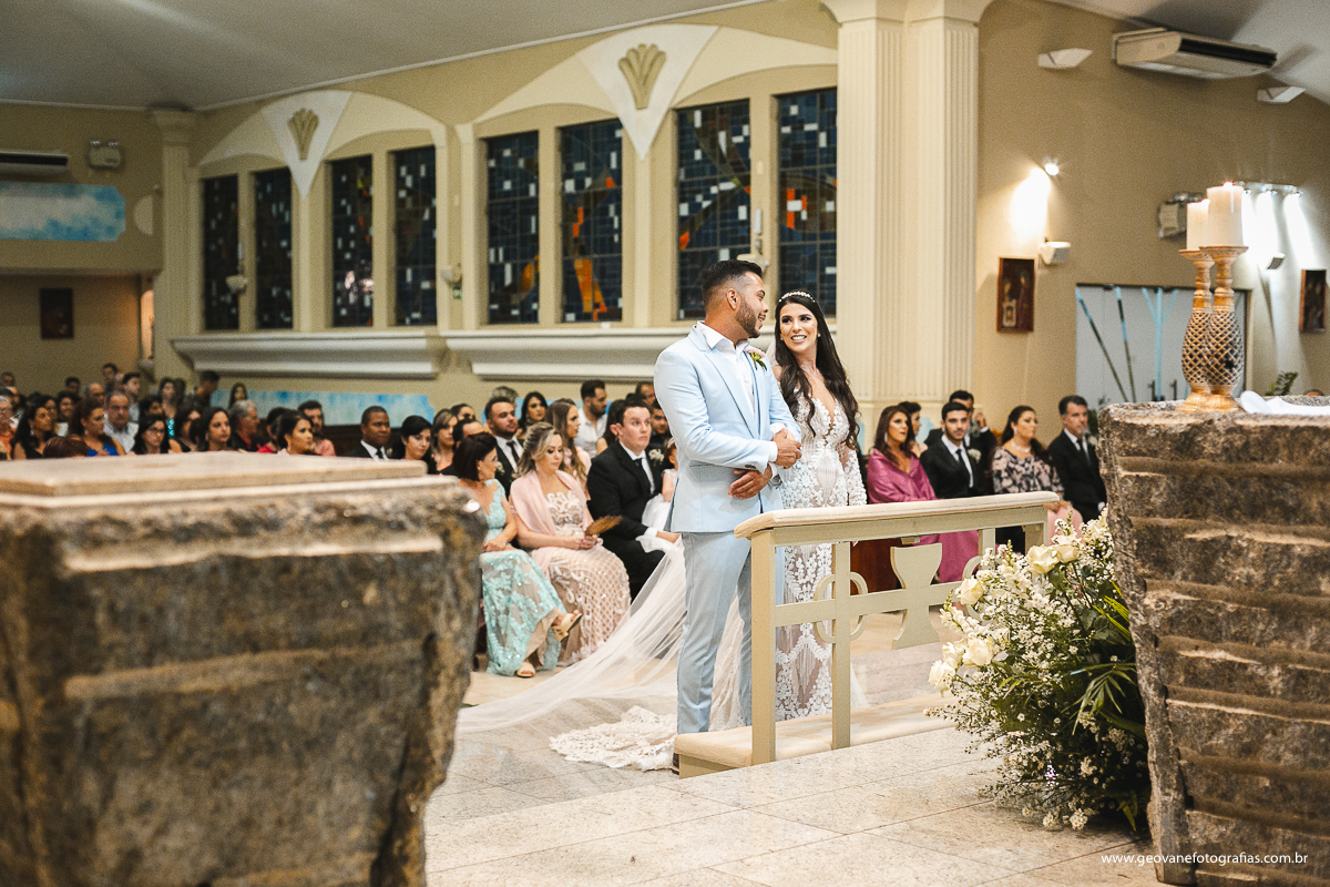 Menino Jesus de Praga, igreja cerimonia, casal na cerimonia
