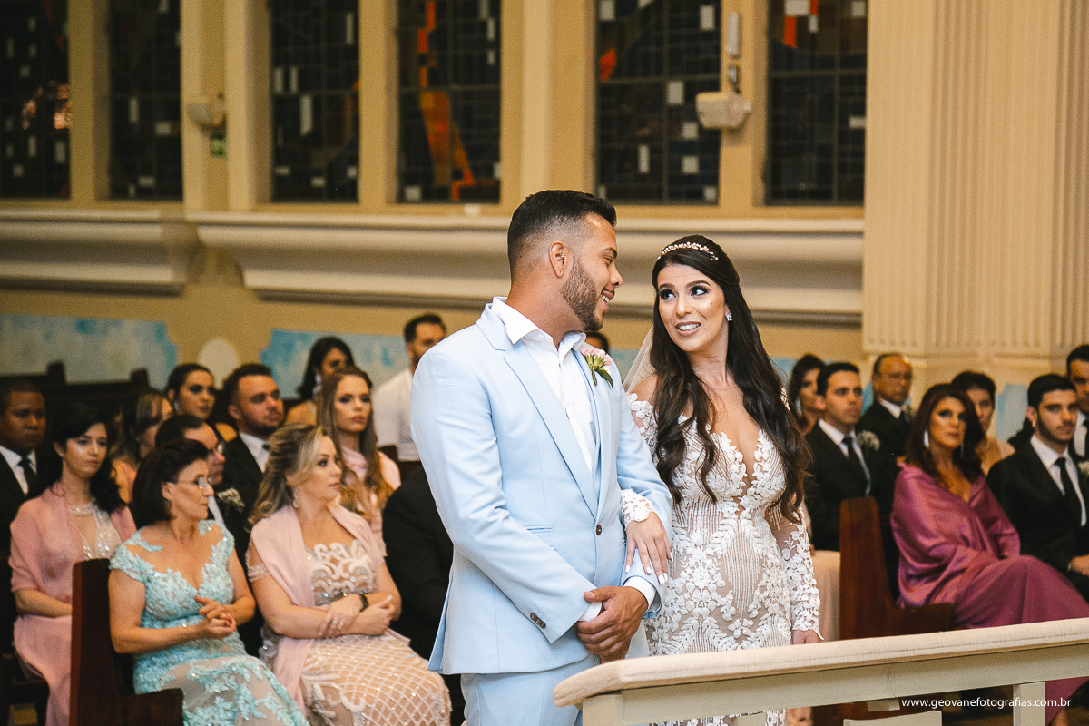 Menino Jesus de Praga, igreja cerimonia, casal na cerimonia