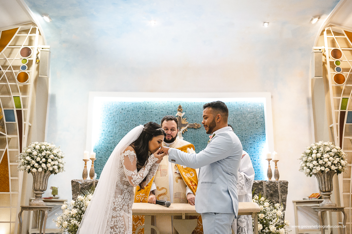 Menino Jesus de Praga, igreja cerimonia, casal na cerimonia