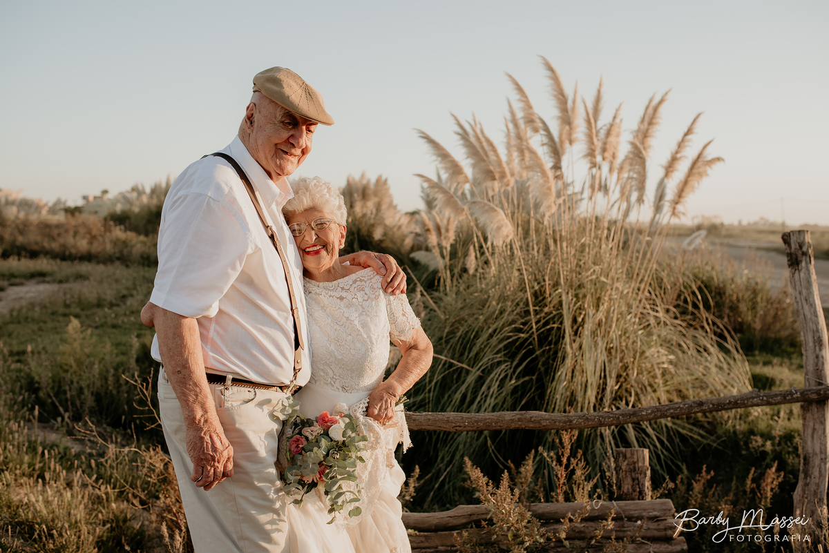Book de fotos por la tarde. Pareja. Campo. Naturaleza. Amor. Barby Massei.