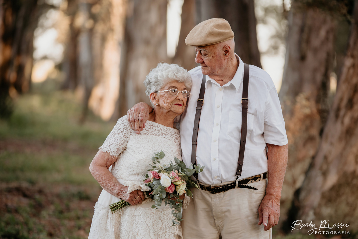 Book de fotos por la tarde. Pareja. Campo. Naturaleza. Amor. Foto exteriores. Barby Massei.