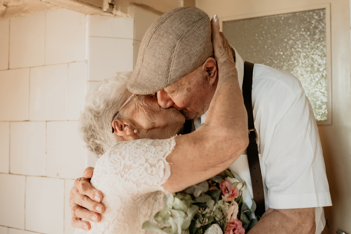 Amor para toda la vida. Pareja. Beso romantico. Book. Barby Massei.