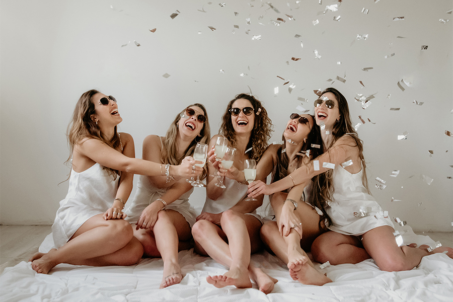 Brindis de amigas festejando el día del amigo. Book de fotos es Santa Fe. Barby Massei