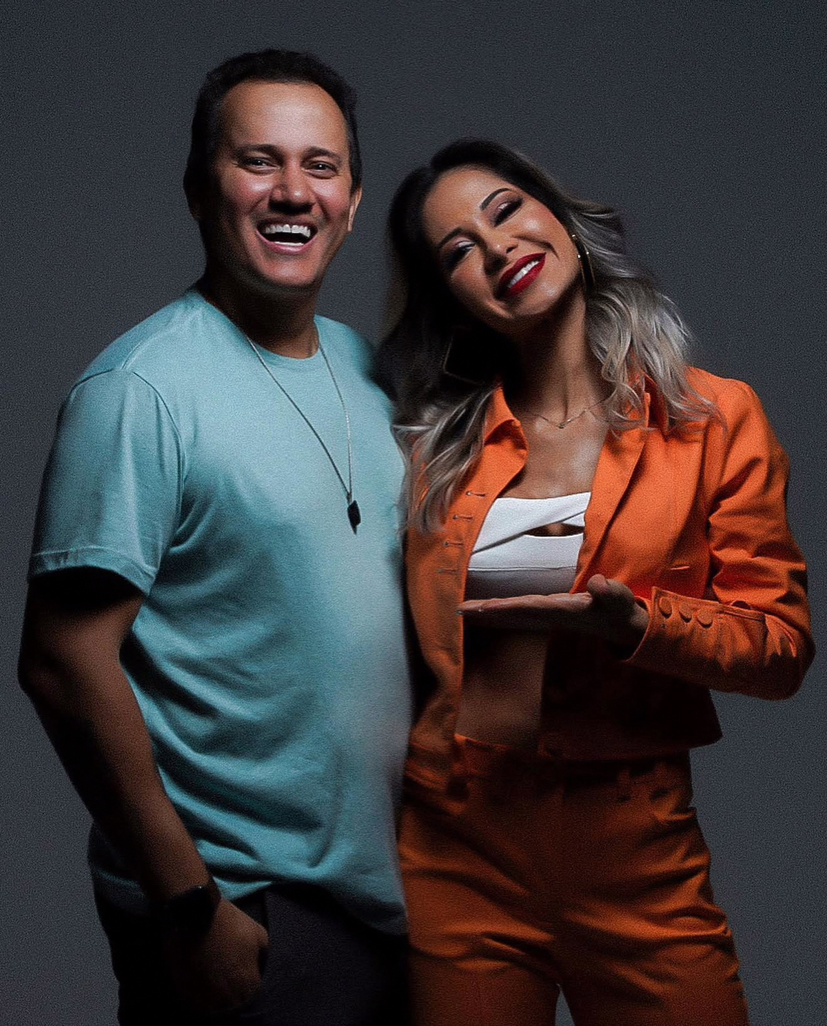 Ensaio em estúdio com Maia Cardi