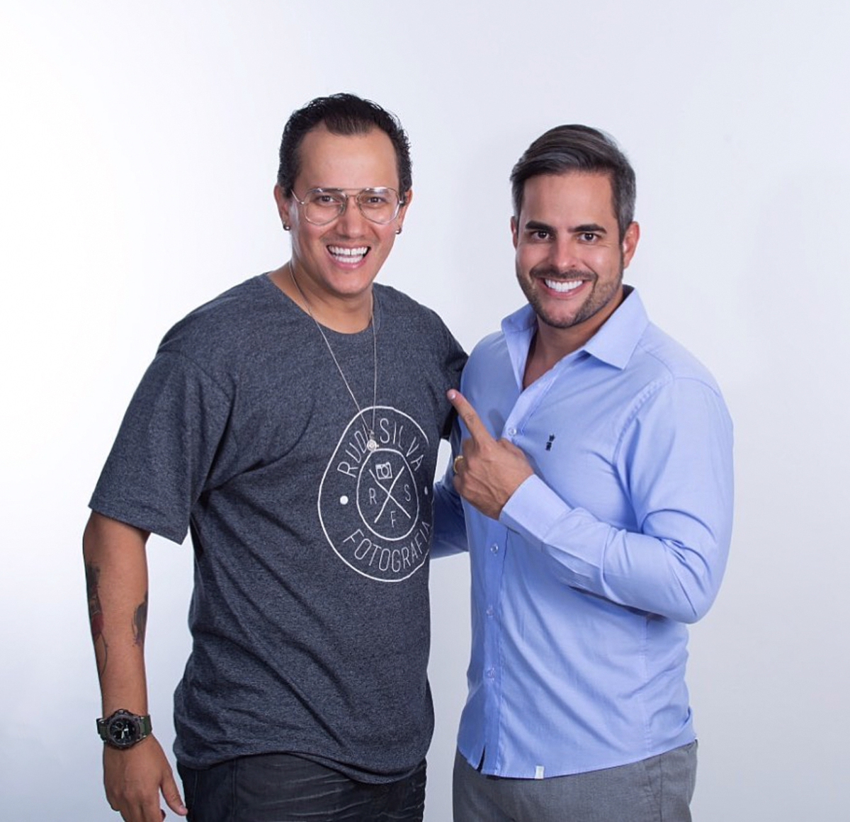 Ensaio em estúdio com Kaká Diniz