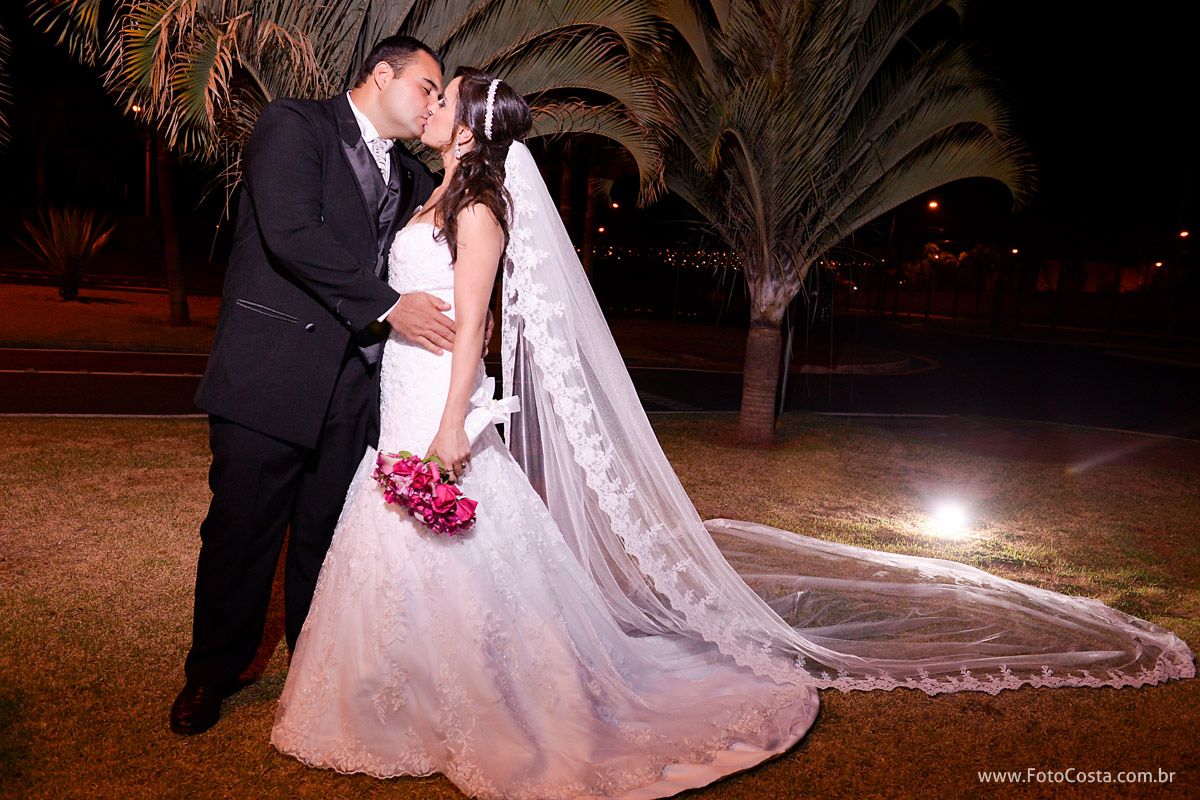 fotocosta, foto costa, fotografiariopreto, fotografia rio preto, fotocasamento, foto casamento, foto de noiva, ensaiocasal, ensaio de casal, ensaio casamento, trash the dress, aliança casamento, aliança ouro, noiva, docinhos para casamento, 