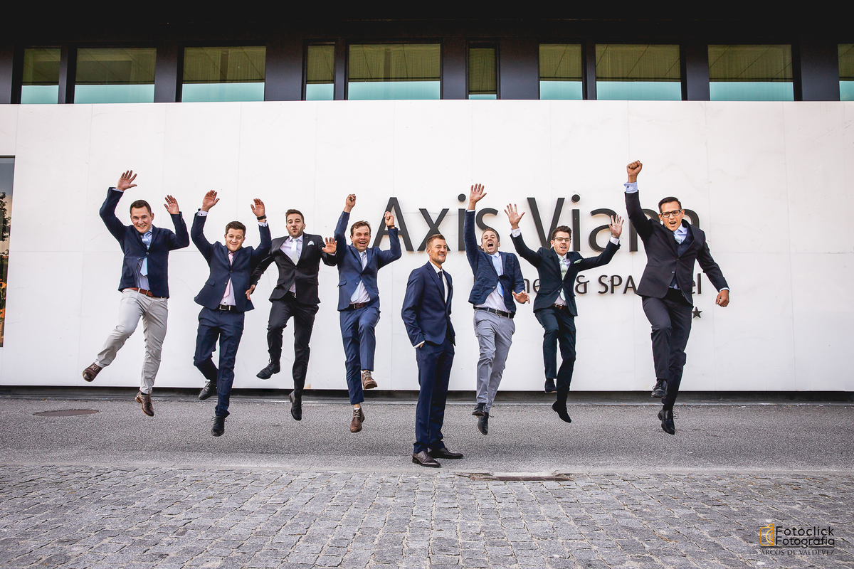 fotografia amigos com o noivo. fotografia de casamento, noivo, outfit, hotel axis viana