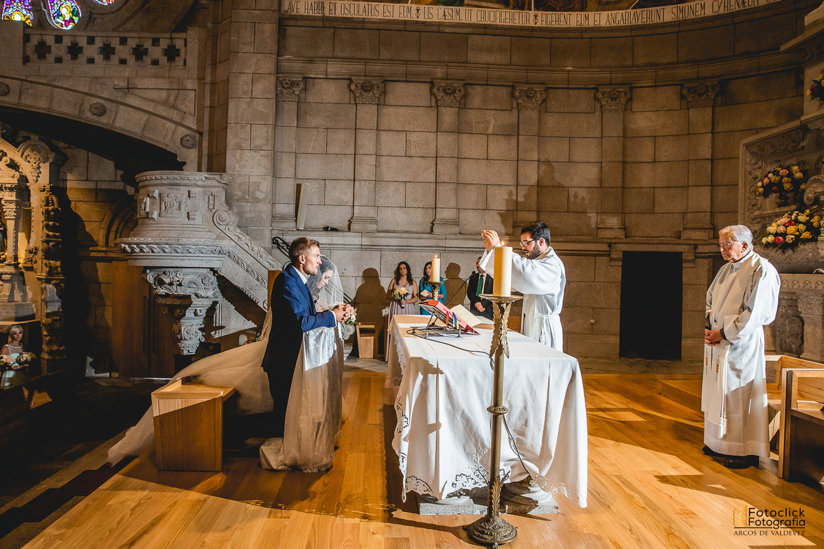 noivos a casar em stª Luzia. fotografia de casamento, noiva, vestido de noiva