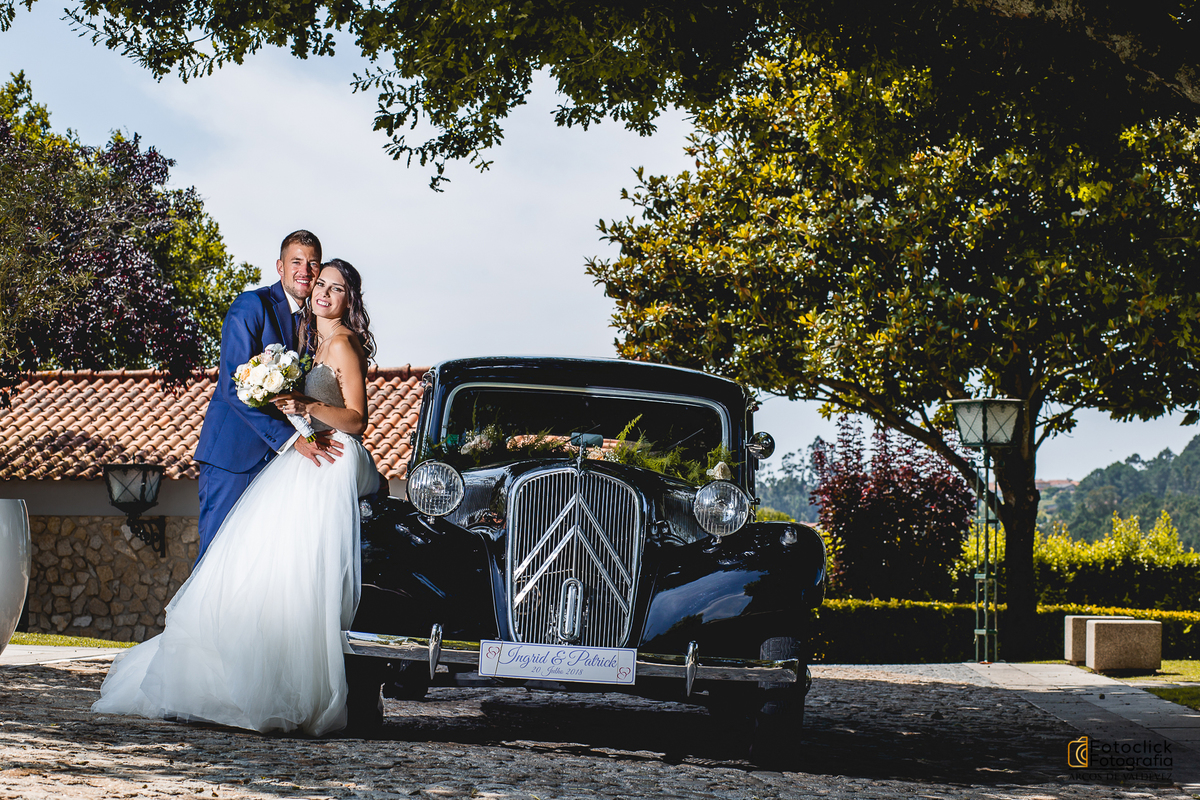 noivos em carro antigo na quinta stº andré