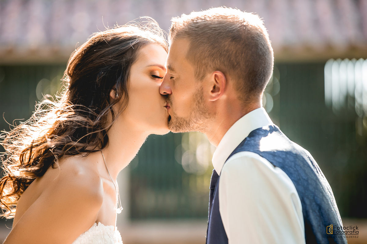 fotografo de casamento, noivos a beijar