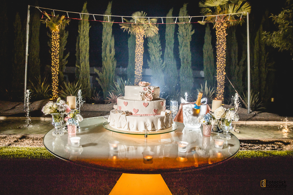 corte do bolo dos noivos na quinta stº andré