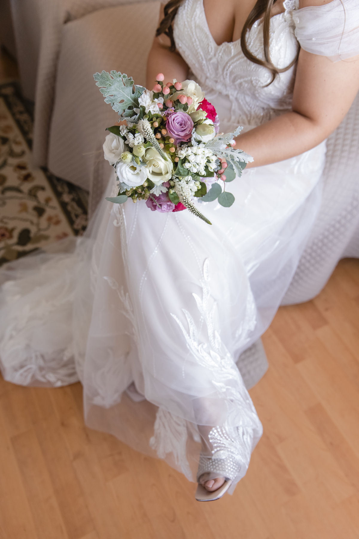 vestido e ramo noiva