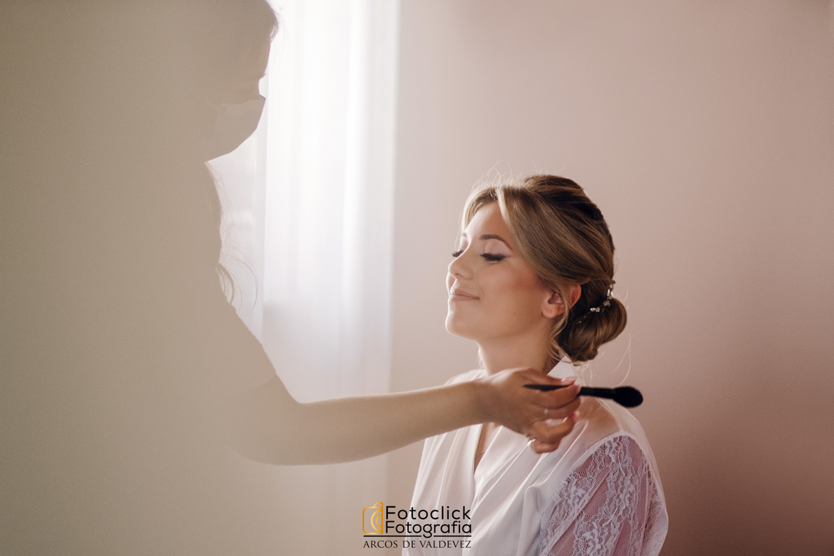 noiva a maquilhar