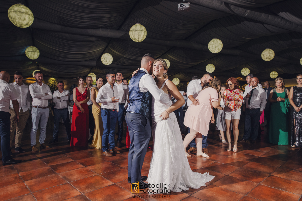 momento dança noivos