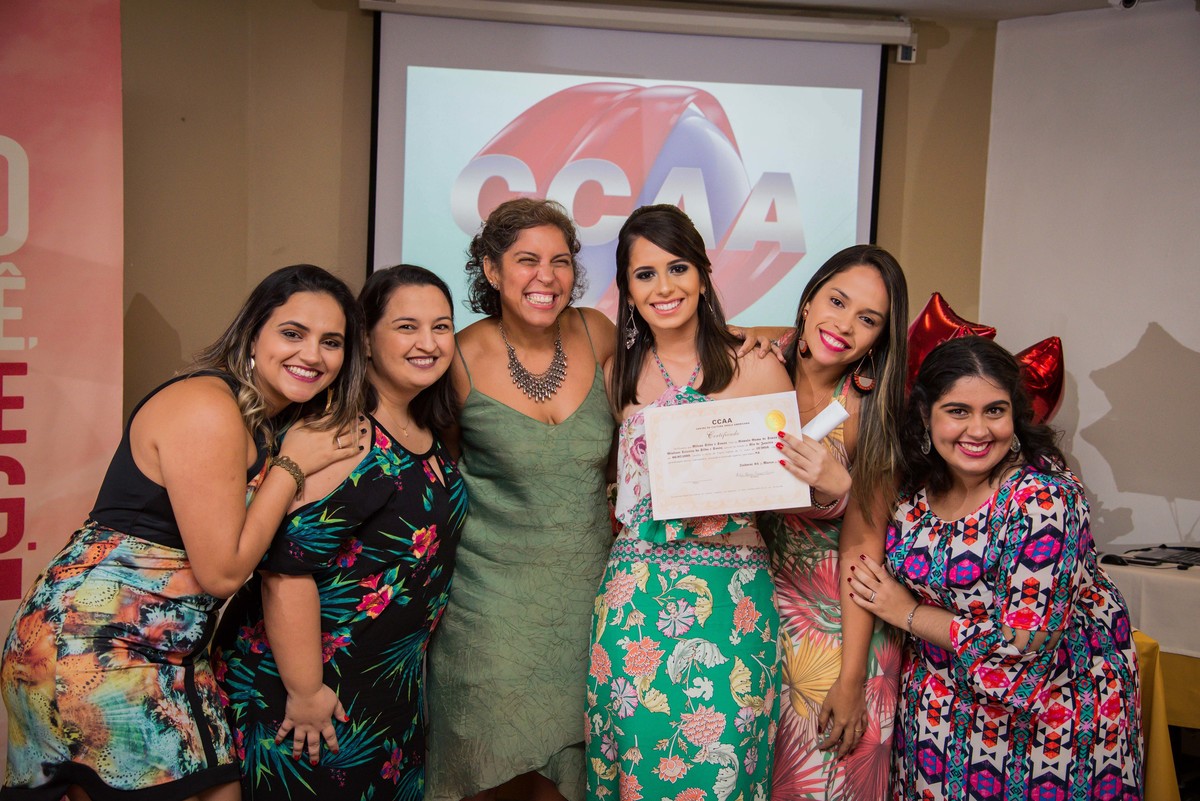 Formatura CCAA Itaboraí 2017 na Vacaria Churrascaria diploma na mao