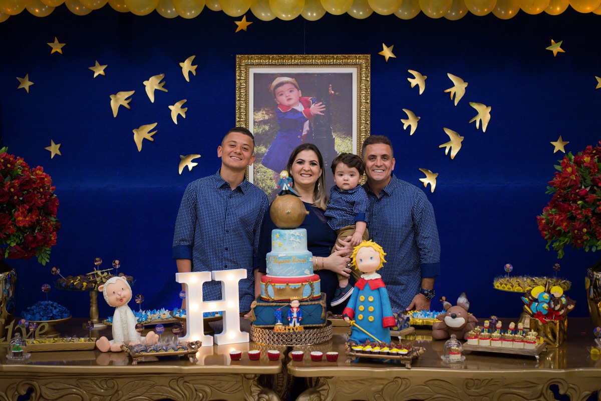 1 Ano Heitor Cordeiro Casa Vip Itaboraí mesa de bolo