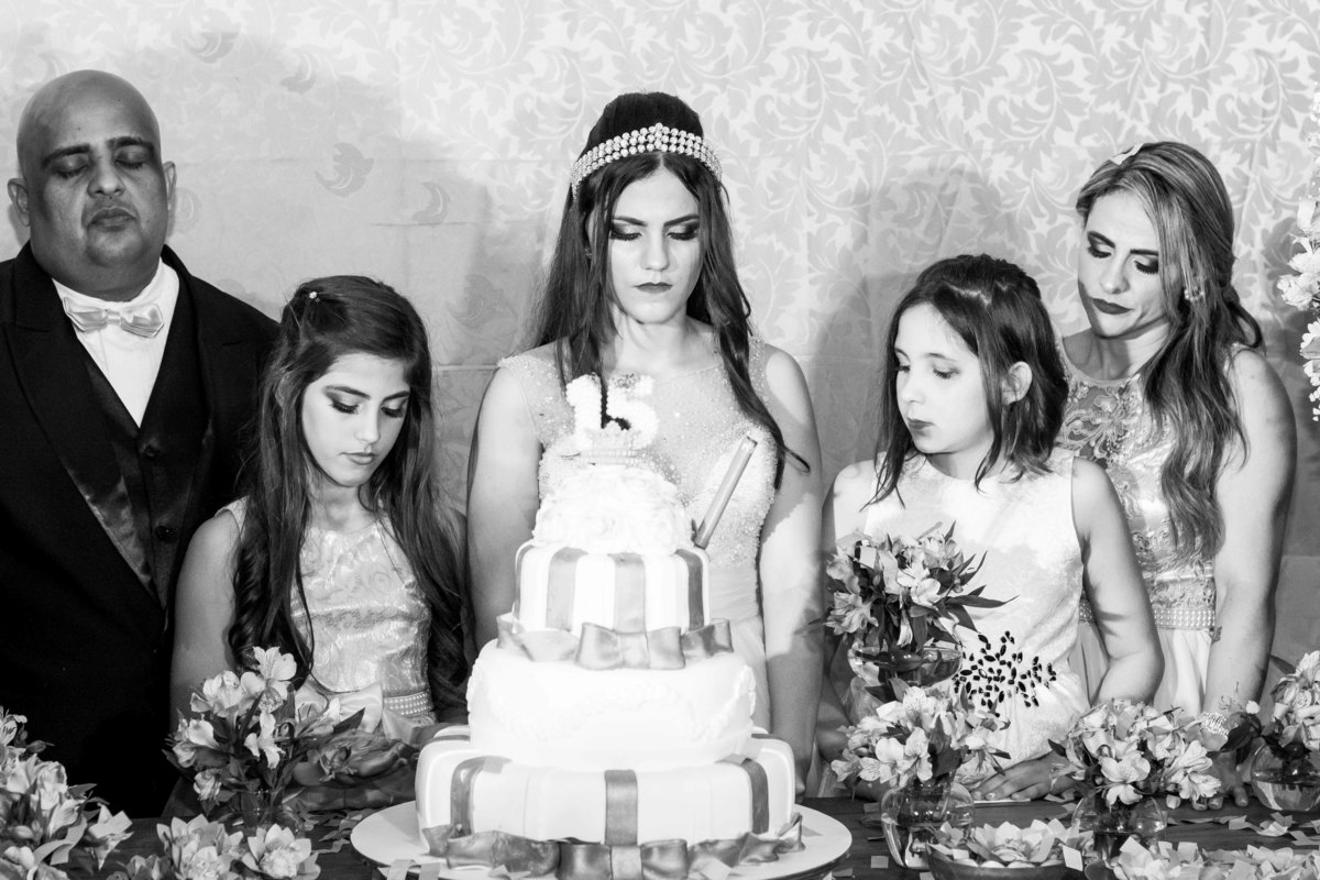 15 Anos Victoria Almeida - Casa Vip - Itaboraí orando