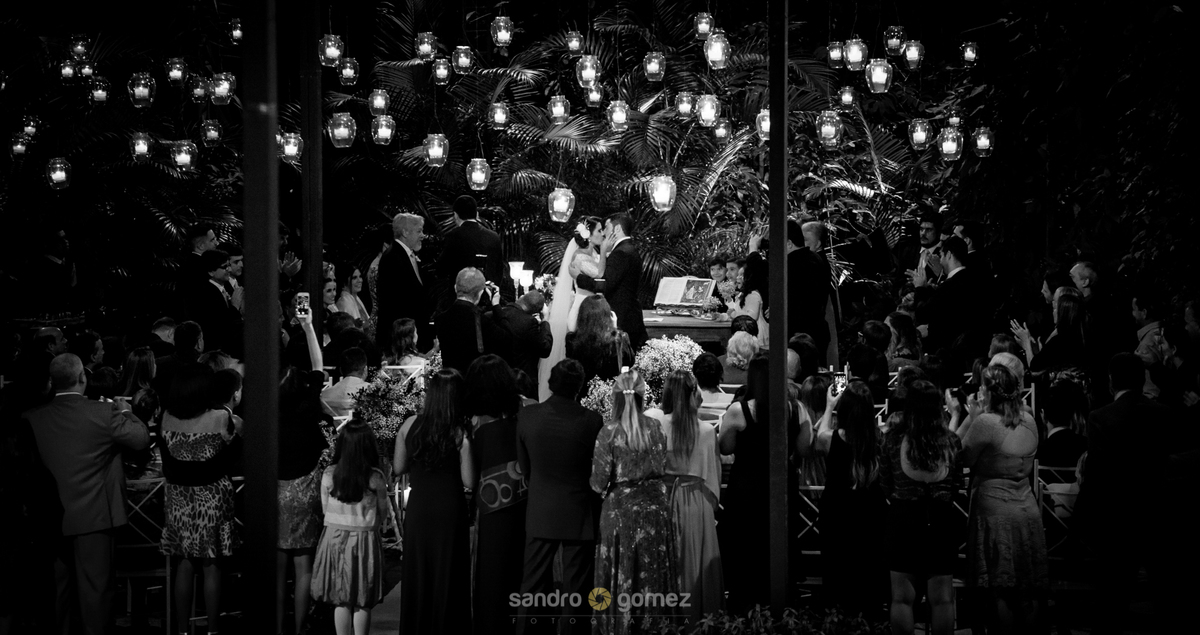 Casamento Danielle e Felipe - Quinta do Chapecó - Rio de Janeiro beijo pb