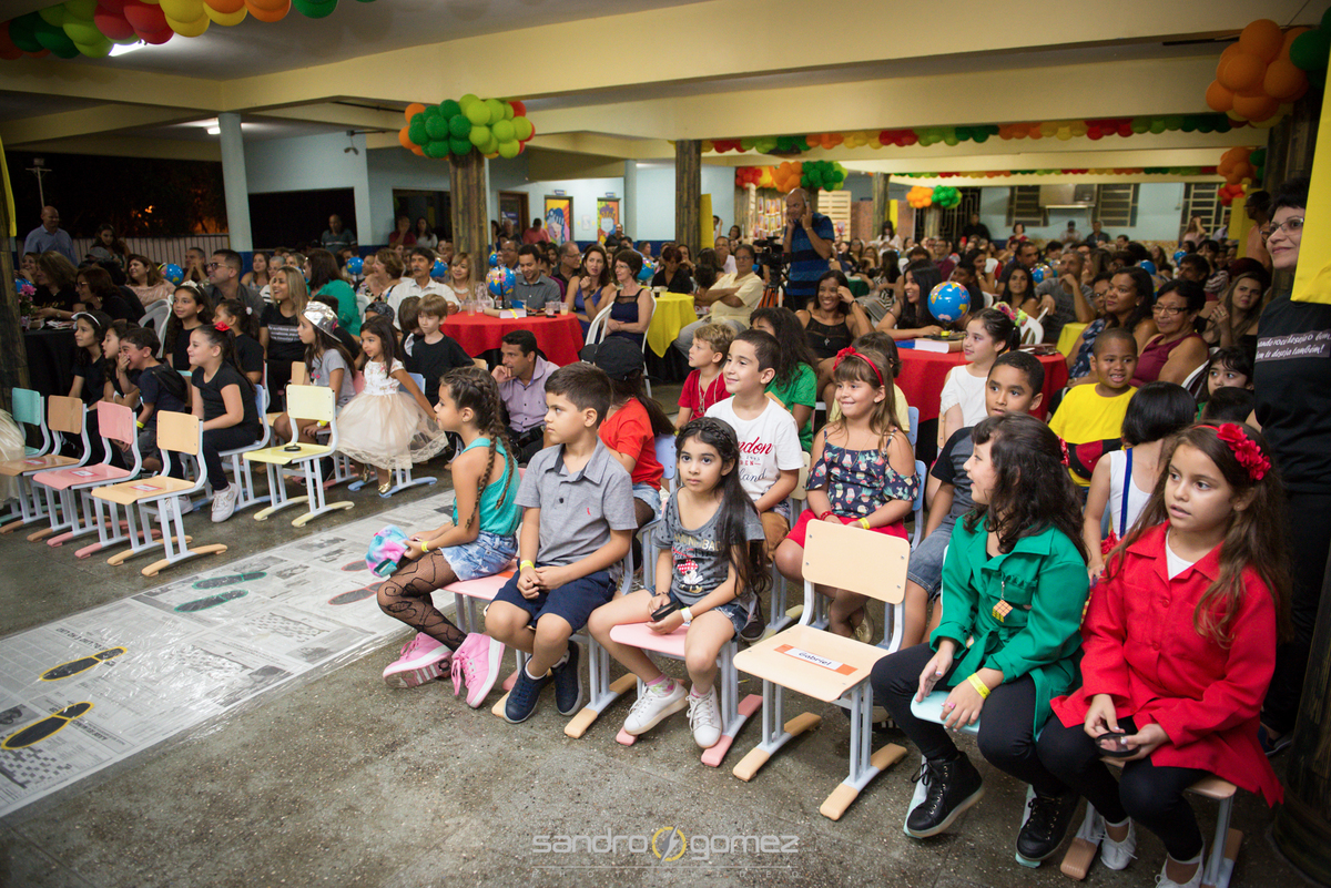 Formatura do Primeiro Ano do CCAT 2017 em Itaboraí - assistindo